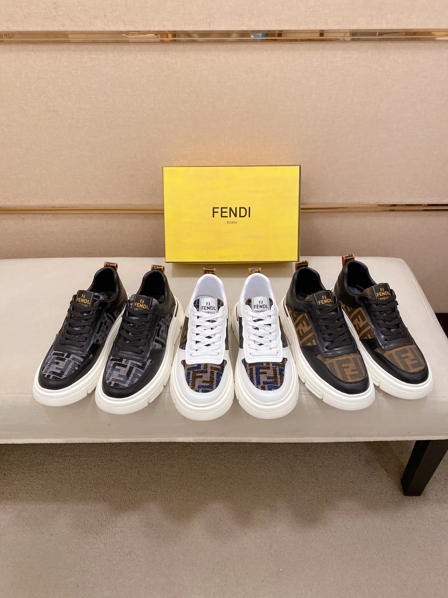 Factory price 400💰 (fendi) New style 👊🏻 upper 🇮🇹 imported cowhide fabric 🇩🇪 lining imported sheepskin lining. The original outsole is molded to highlight the identity of every man, and the upper foot is elegant and stable🚶🏻🚶🏻The high-end custom counters reproduce the original version📯No matter the wind or rain, the shoe last remains unchanged and can withstand the verification of time🔍️,🔵 Size: 38-44